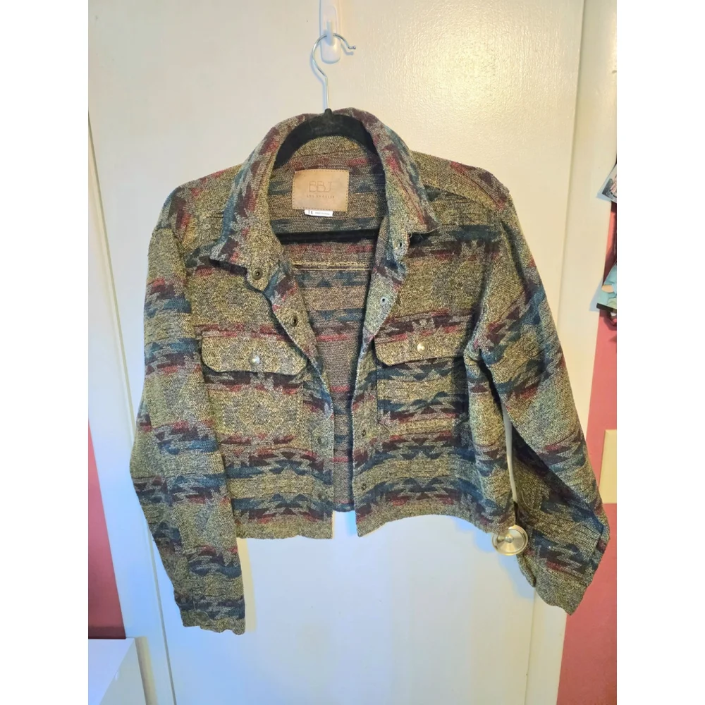 BBJ Los Angeles Aztec Print Knit Snap Cropped women's Jacket SIZE L Trendy - Picture 1 of 11